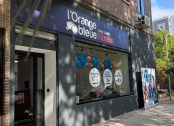 fachada con logo gimnasio lorange bleue fuenlabrada